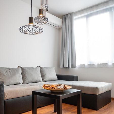 Sunny 1Bdr Apartment Near Center صوفيا المظهر الخارجي الصورة