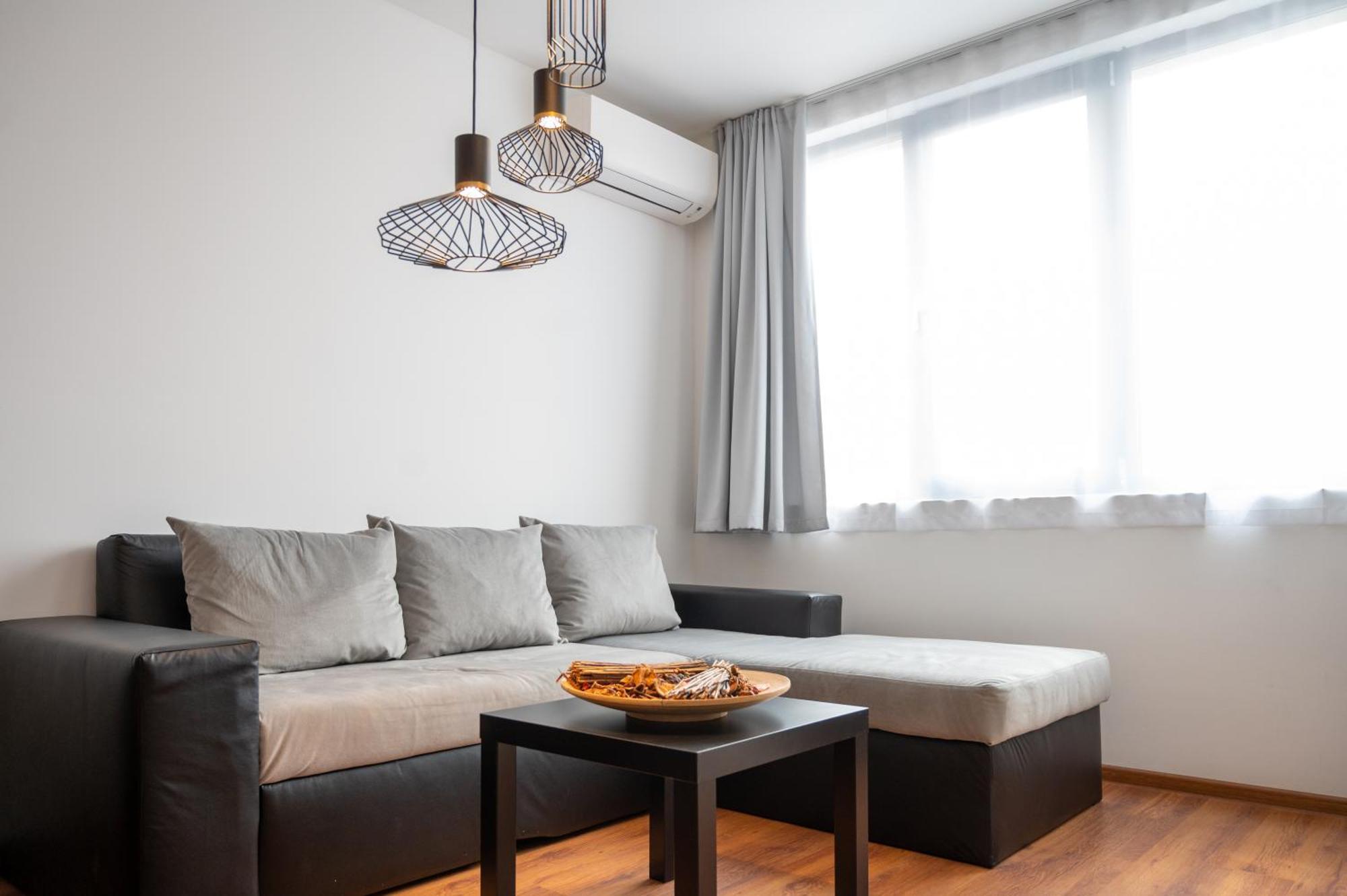 Sunny 1Bdr Apartment Near Center صوفيا المظهر الخارجي الصورة